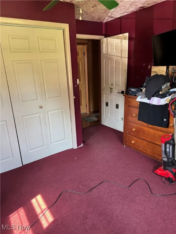 Bedroom with carpet