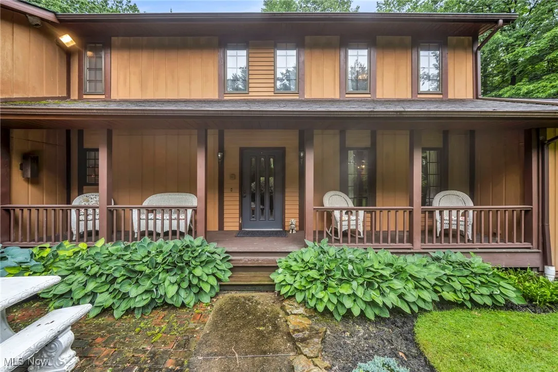 Doorway to property with a porch