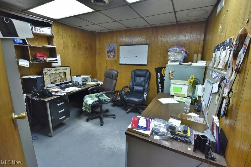 Office located in the 5 bay building