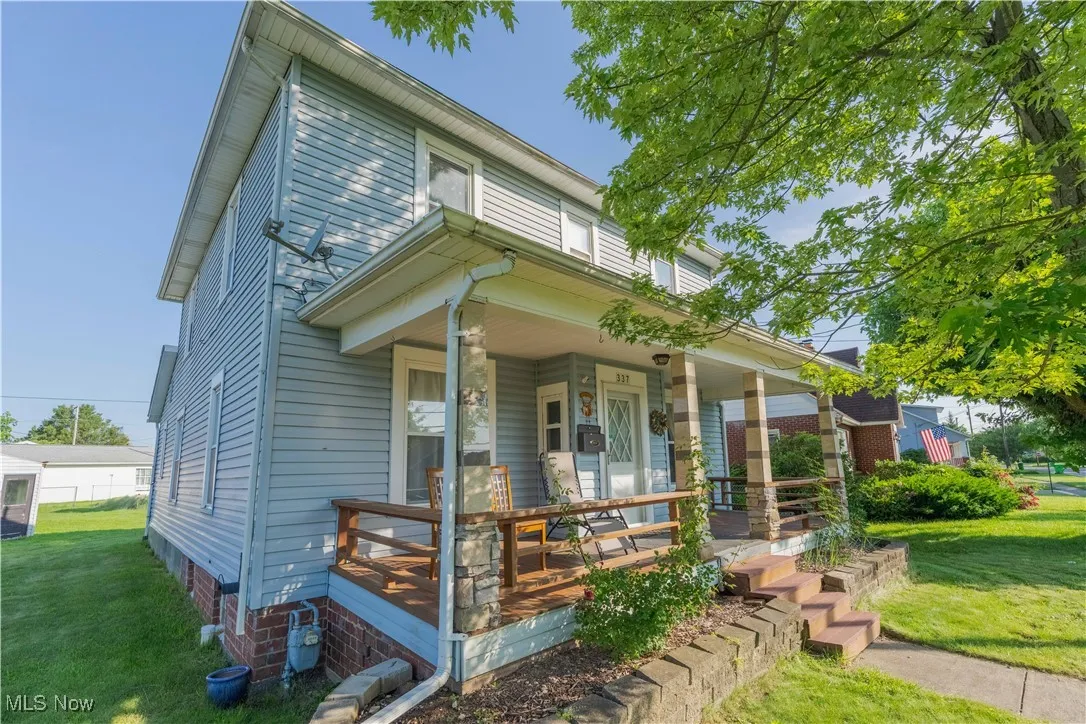 View of front of house featuring covered porch and a front yard