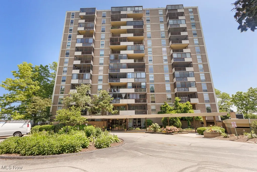View of apartment building / complex