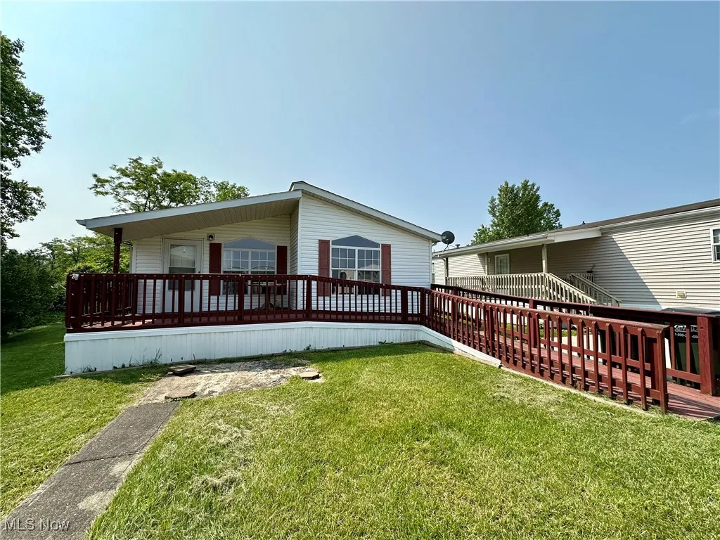 View of front of home featuring a front yard