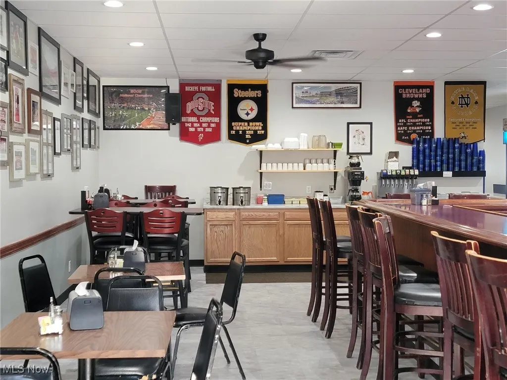 bar/dining