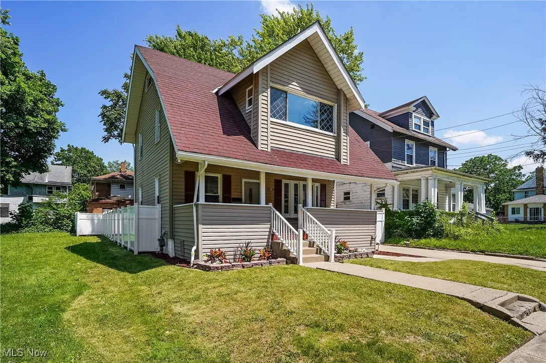 View of front facade with a front yard and a porch