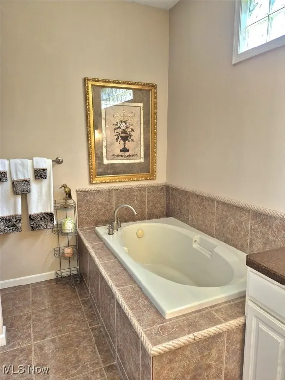 8672 Kimblewick Lane, Warren, Ohio,MLS Now Listing ID