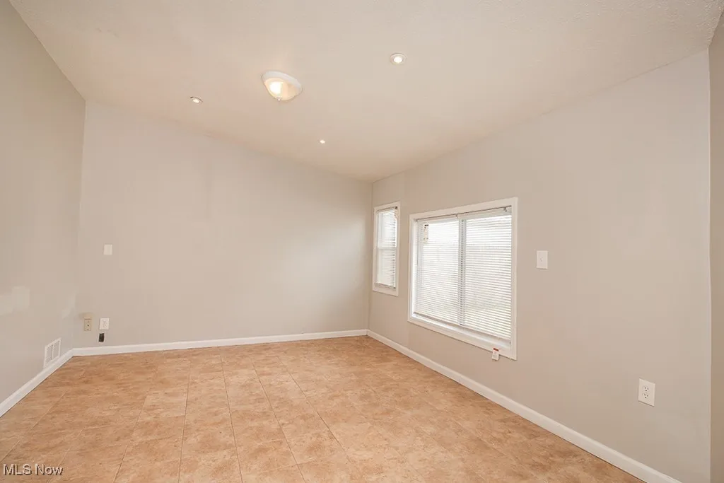 Unfurnished room featuring baseboards and recessed lighting
