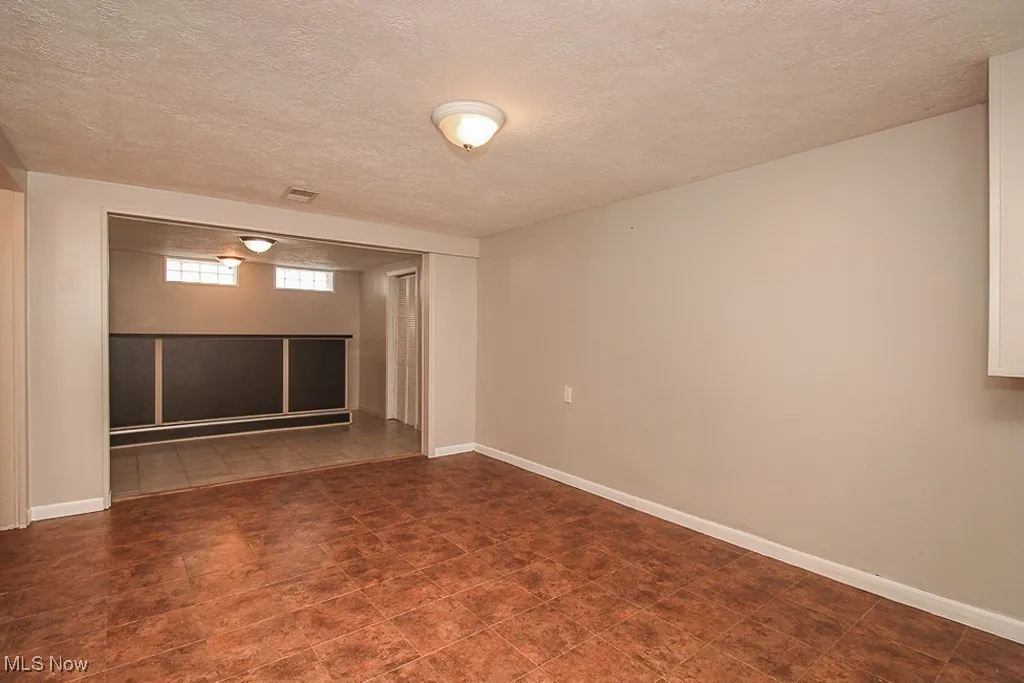 Empty room featuring a textured ceiling