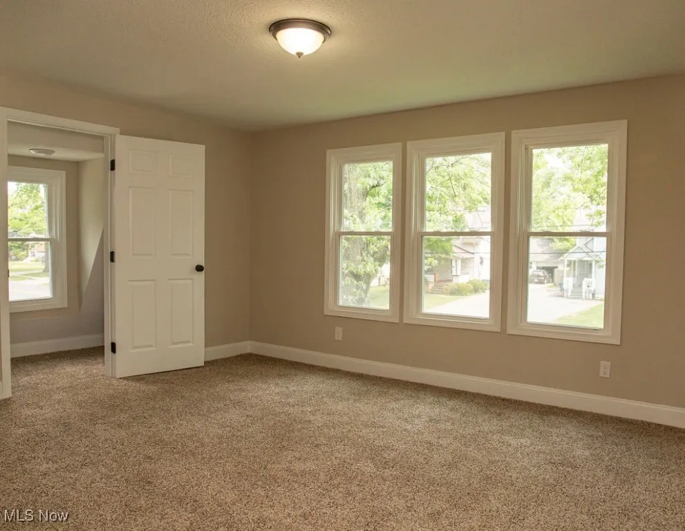 Empty room with light carpet