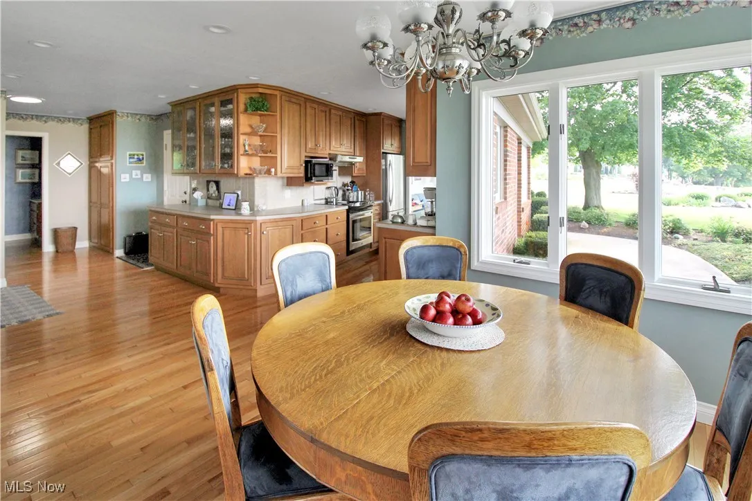 Dining area featuring a chandelier, light wood-style flooring, and recessed lighting
