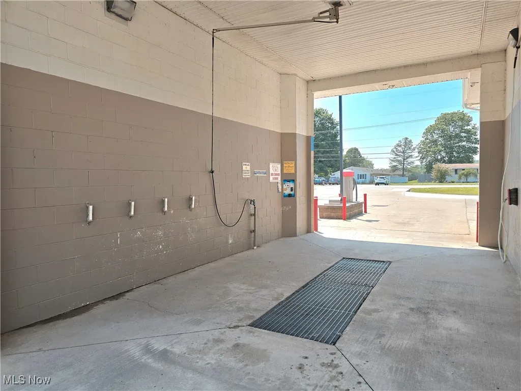 car wash bay