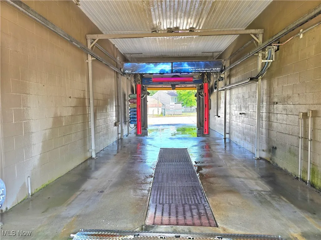 car wash bay