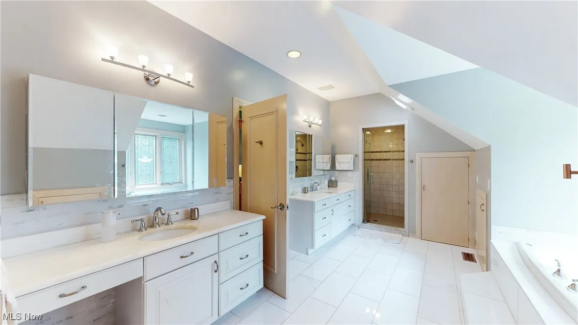 860 W Hill Drive, Gates Mills, Ohio 44040,MLS Now Listing ID