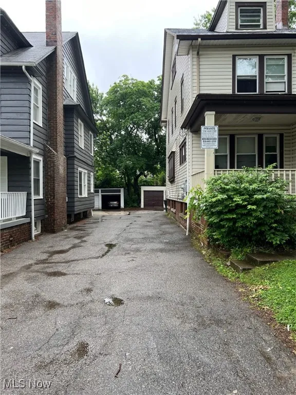 View of side of home