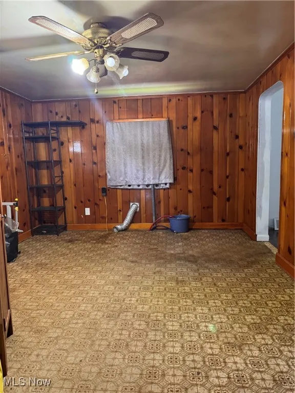 Breakfast area and laundry hook up