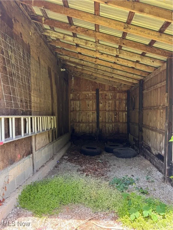Barn with lean to
