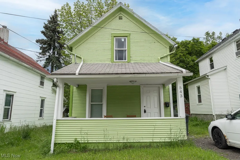 View of front of house featuring a porch