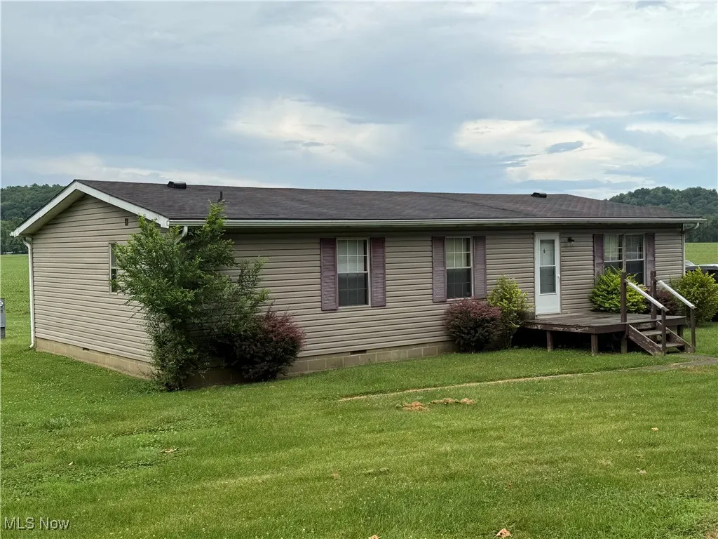 front of property featuring a lawn and crawl space