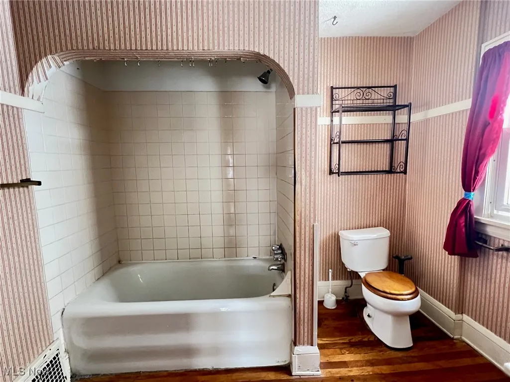 Second floor full bath
