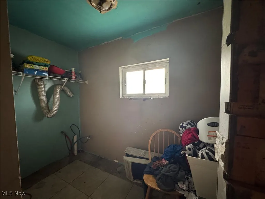 Laundry room featuring tile patterned flooring