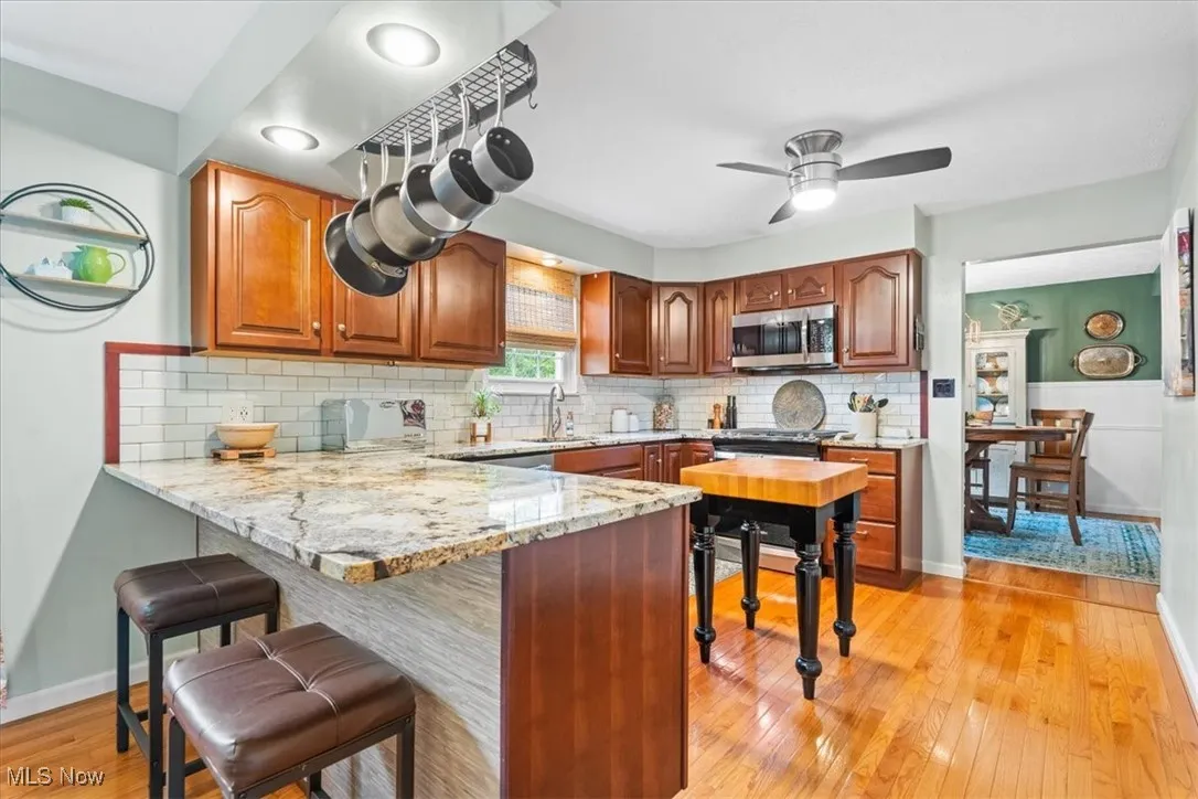 Kitchen with bar area