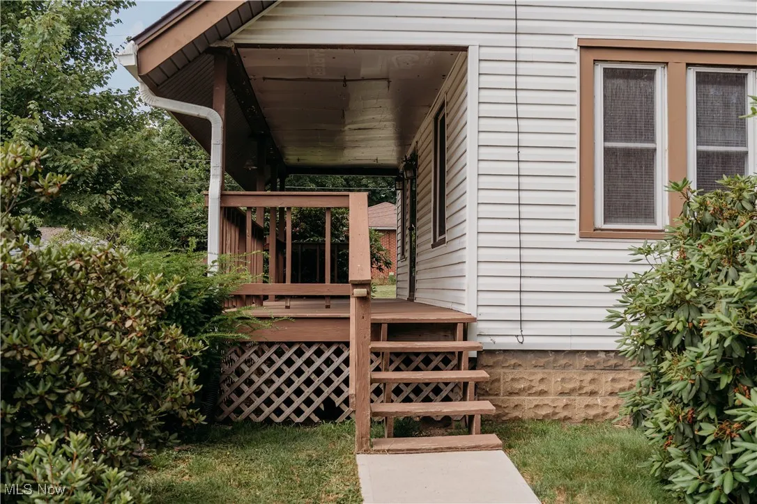 Entrance to front porch p
