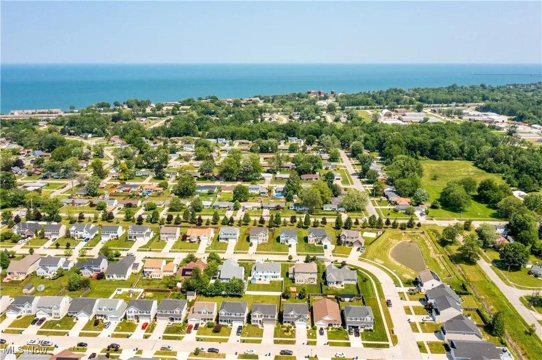 Aerial View of Neighborhood and proximity to Lake Erie