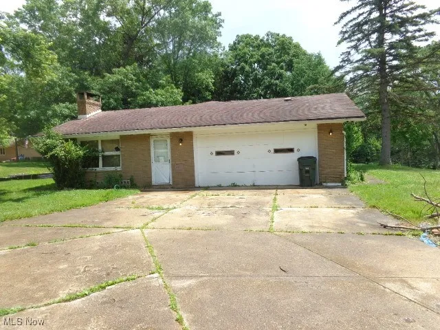 Attached​​‌​​​​‌​​‌‌​‌‌​​​‌‌​‌​‌​‌​​​‌​​ Garage