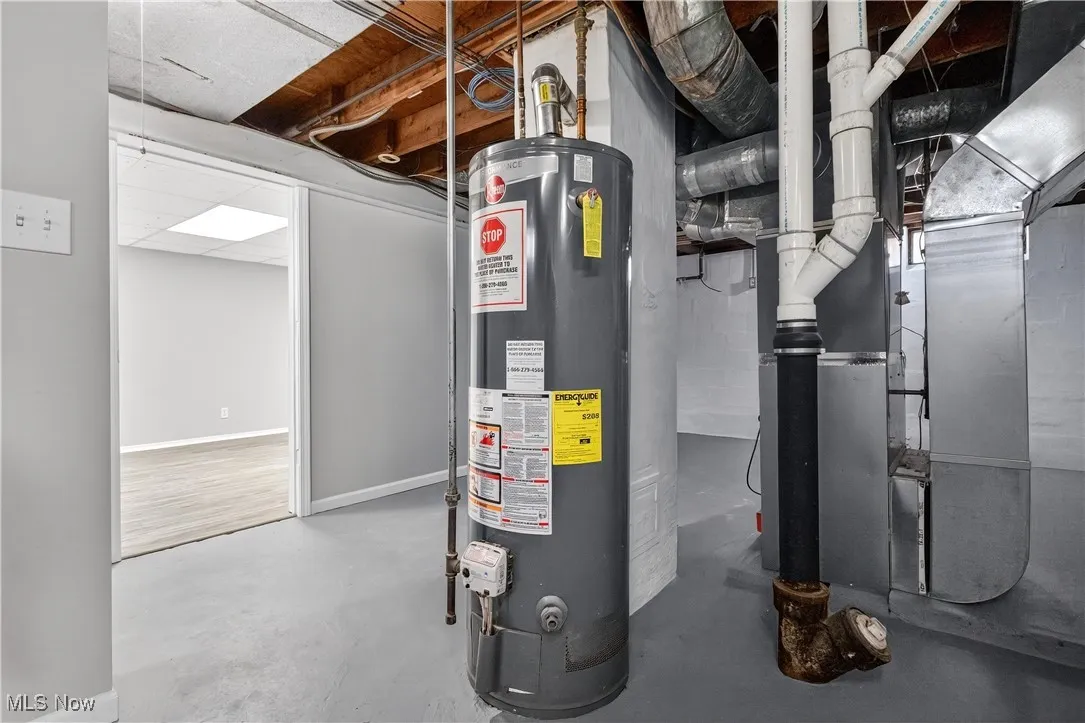 Hot water tank