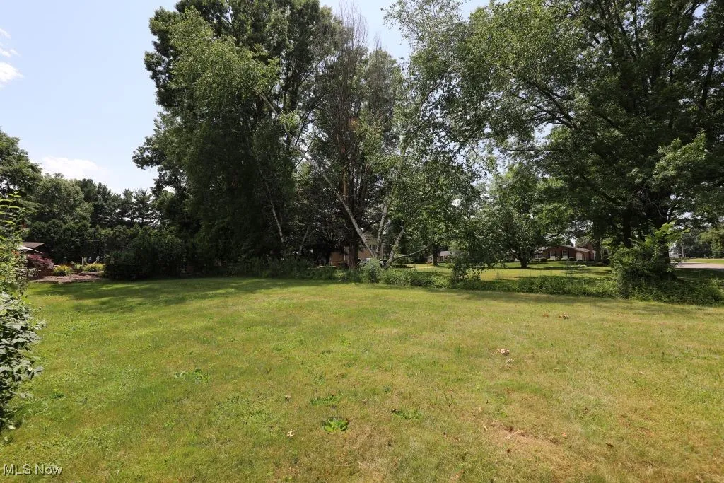 Homes sits on lot of 101 x 152