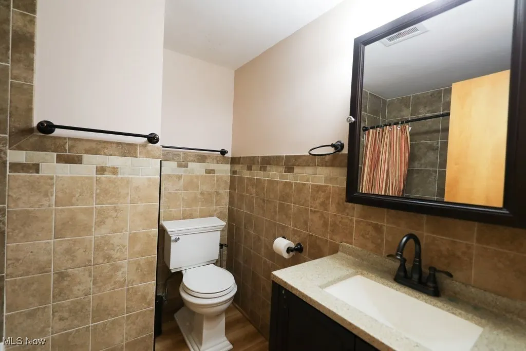 2nd Floor Full Bath