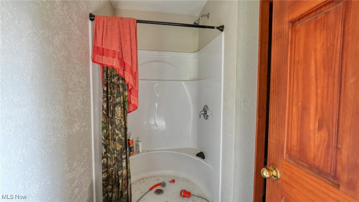 Bathroom with shower / bath combo