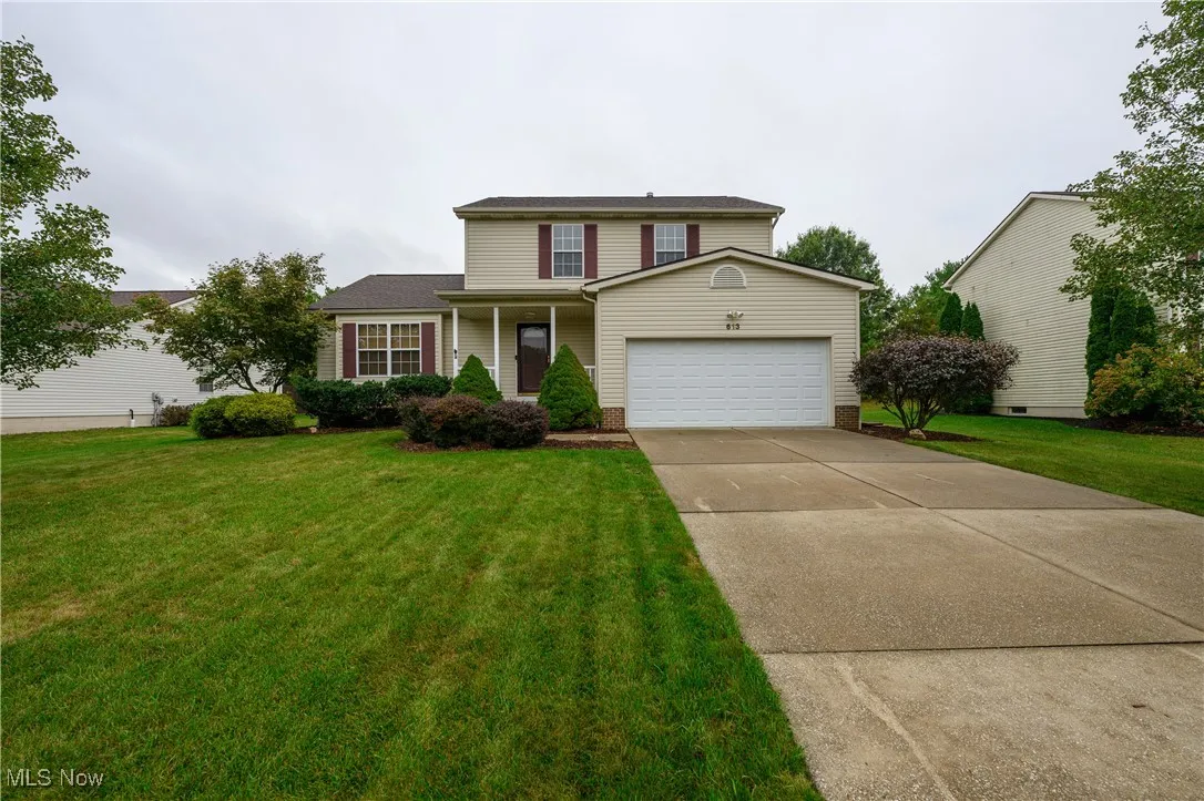 Front of property with a front yard