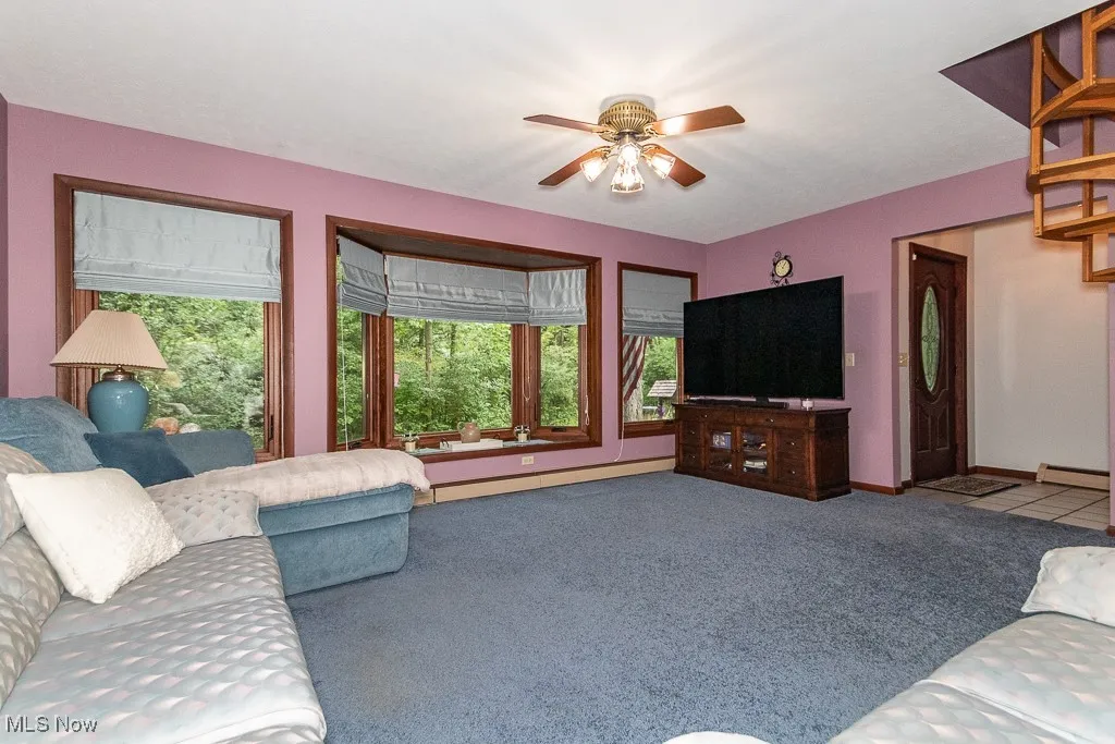 Liv Rm showing front door