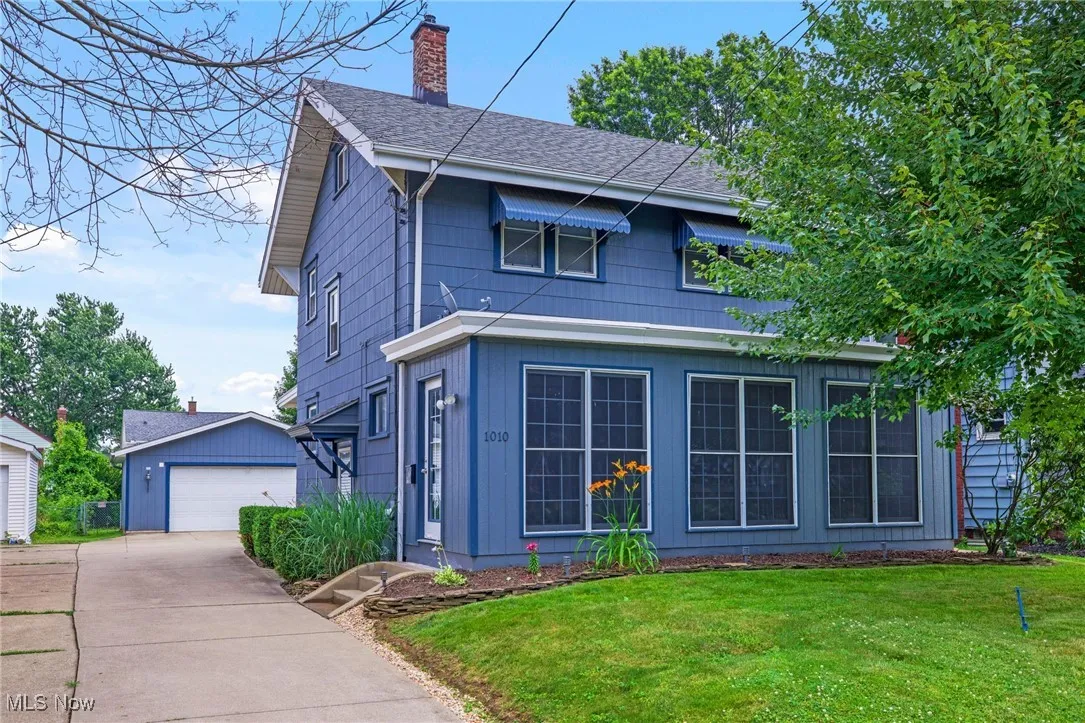 View of front of house and detached garage