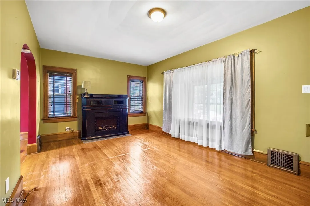 Livingroom featuring hard wood flooring, an electric fireplace