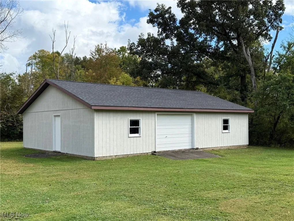 Detached Garage just painted, awaiting your classic cars to store in or for the self-employed, construction or landscaping business.