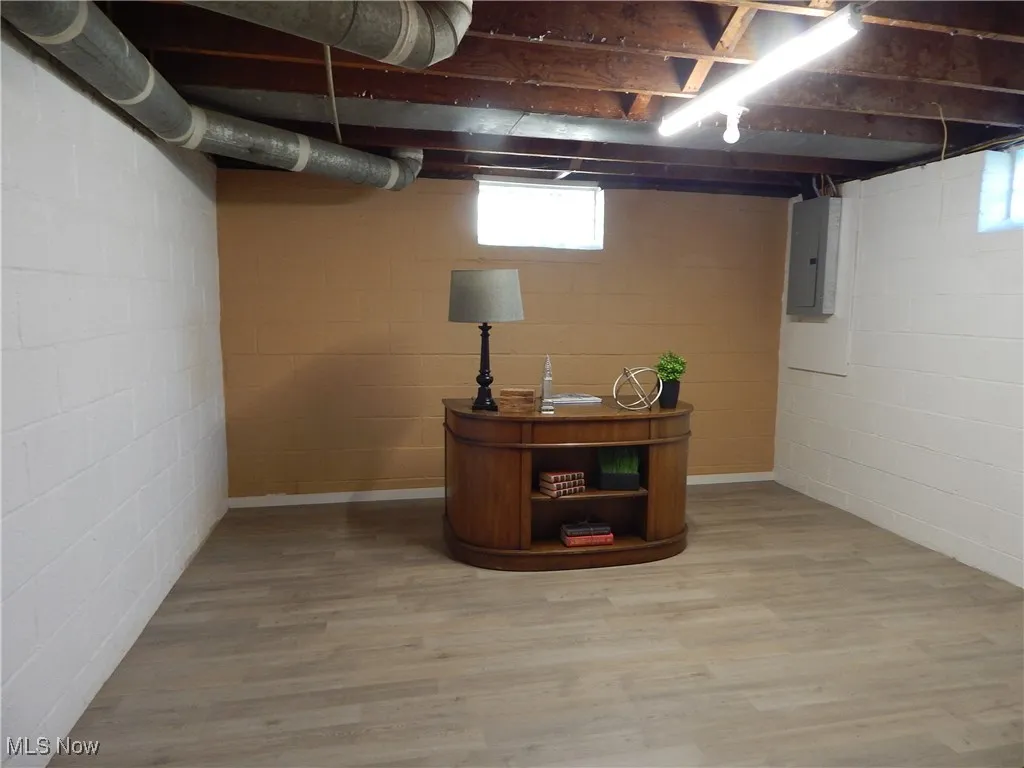 Basement Bonus Room can be used for Office, Exercise Room, Craft Room, Playroom Storage etc.