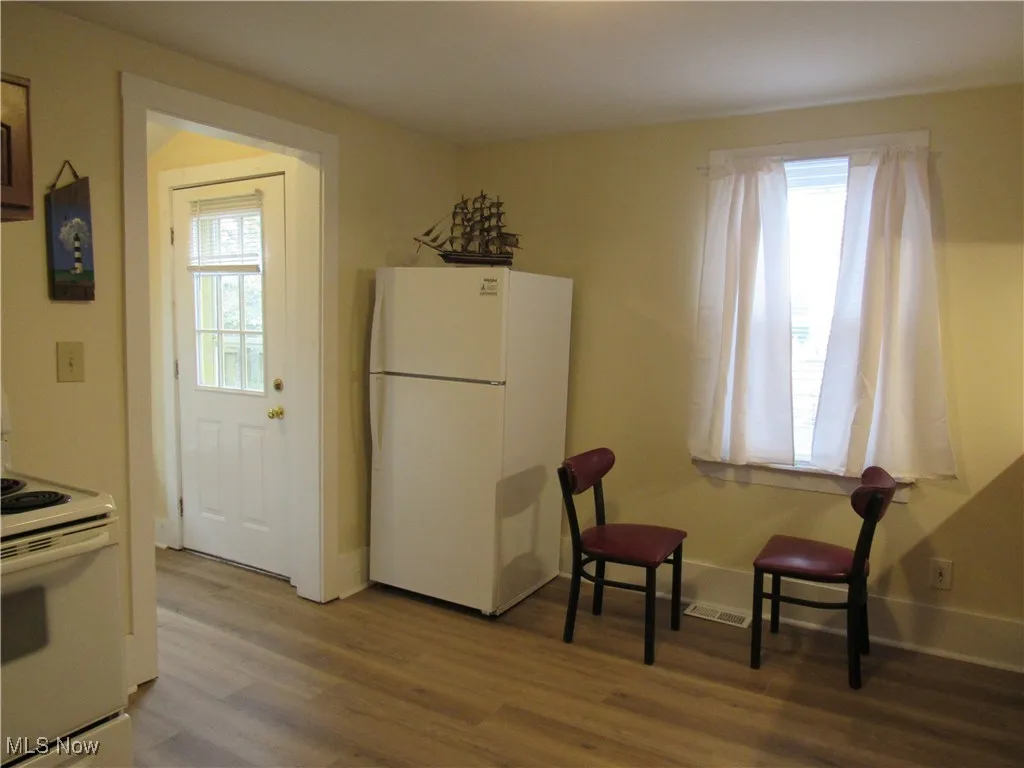 Other side of the kitchen you can see there's room for a pub table & the rear door in the laundry room!