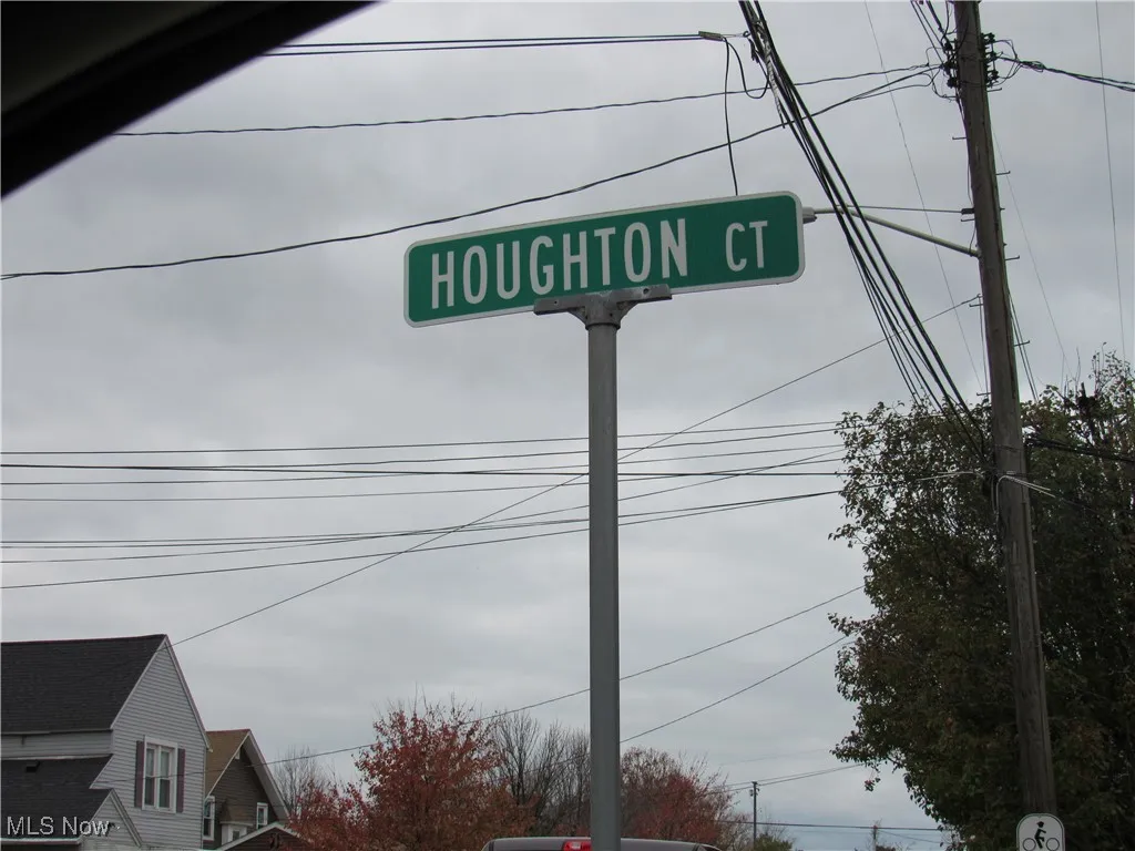 Houghton Court sign off of Second Street!