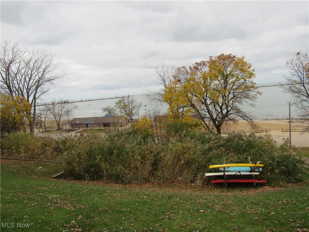 View of yard & Lake Erie!