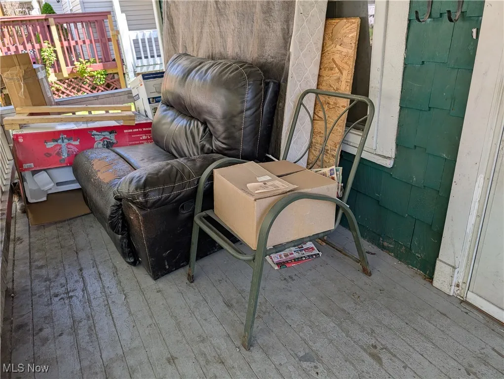 1105 Collinwood Ave Akron, OH 44310 is a 3 bed 1 & 1/2 bath Tenant occupied home in North Hill.