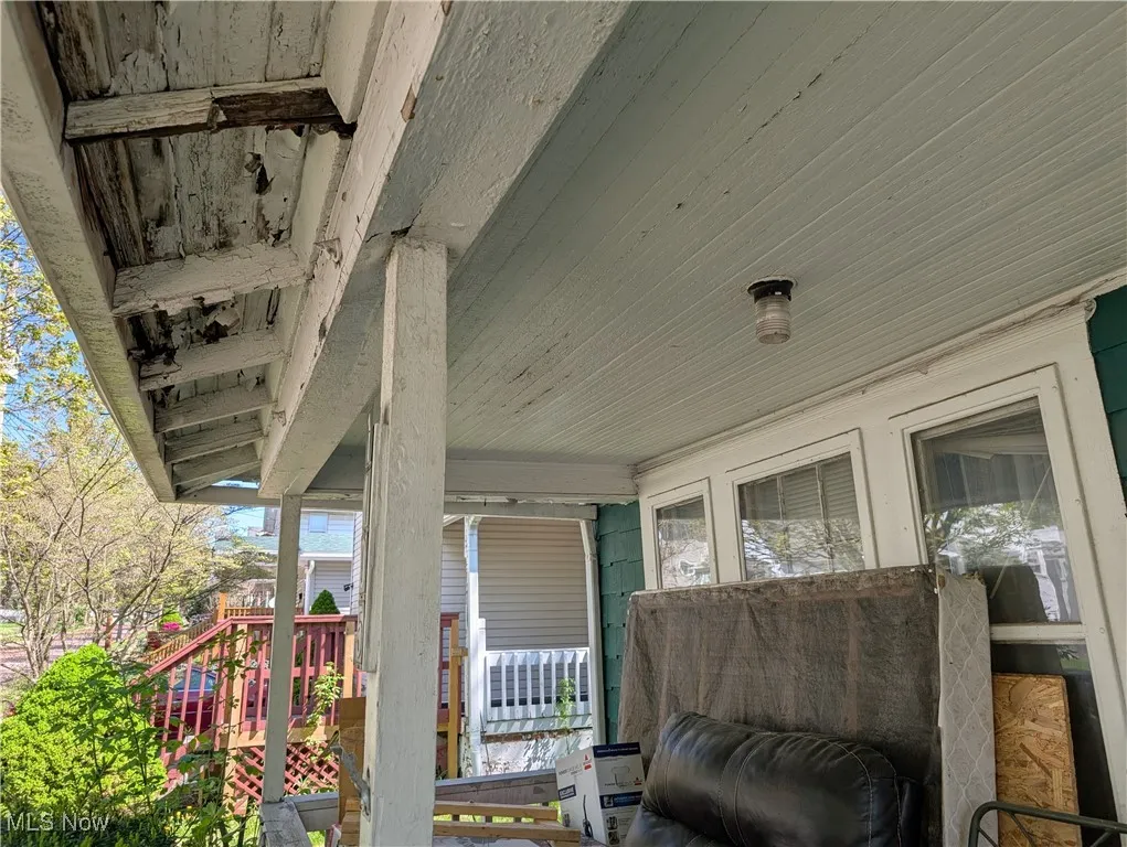 1105 Collinwood Ave Akron, OH 44310 is a 3 bed 1 & 1/2 bath Tenant occupied home in North Hill.