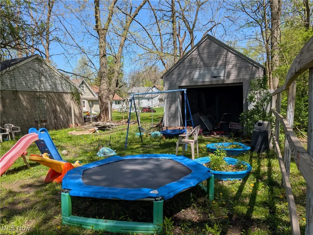 159 E Harris Ave Ravenna, OH 44266 is a 3 bed 1 full bath home with Detached garage.