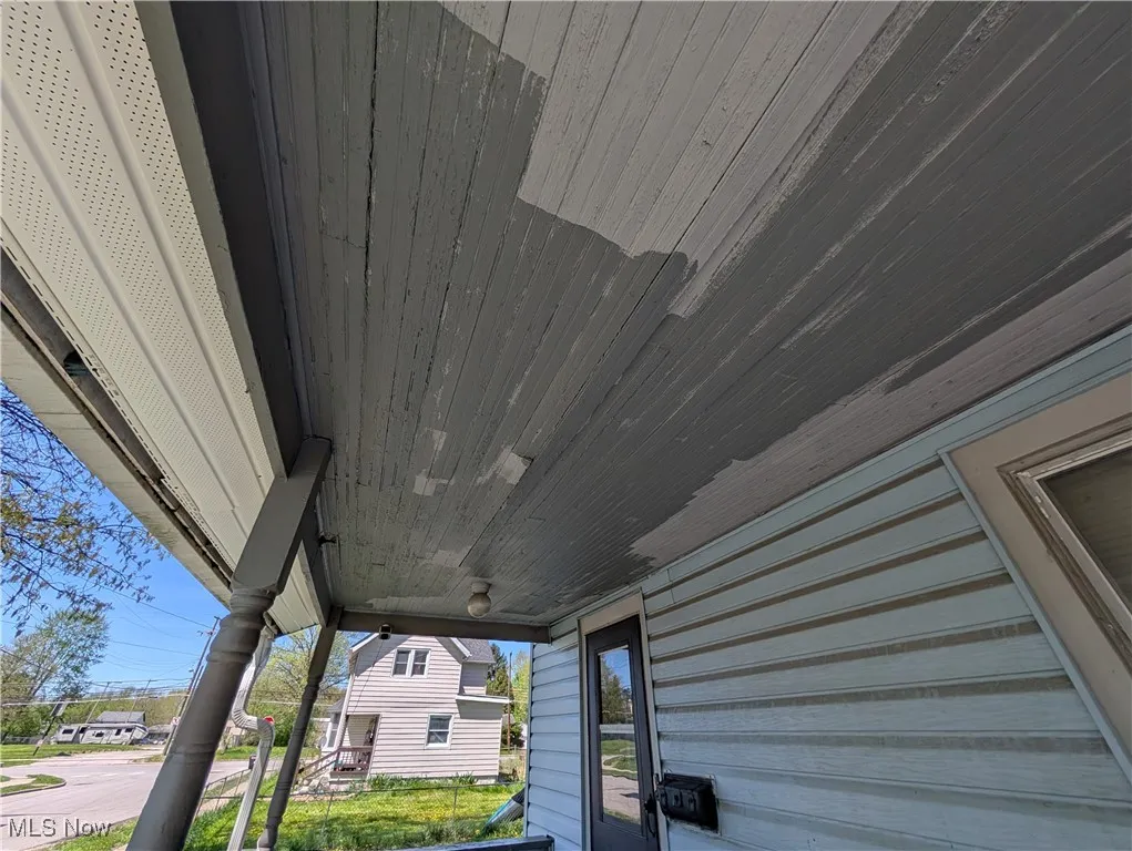 159 E Harris Ave Ravenna, OH 44266 is a 3 bed 1 full bath home with Detached garage.