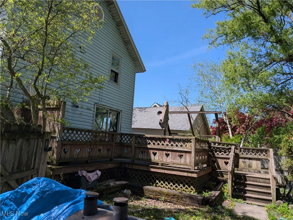 159 E Harris Ave Ravenna, OH 44266 is a 3 bed 1 full bath home with Detached garage.