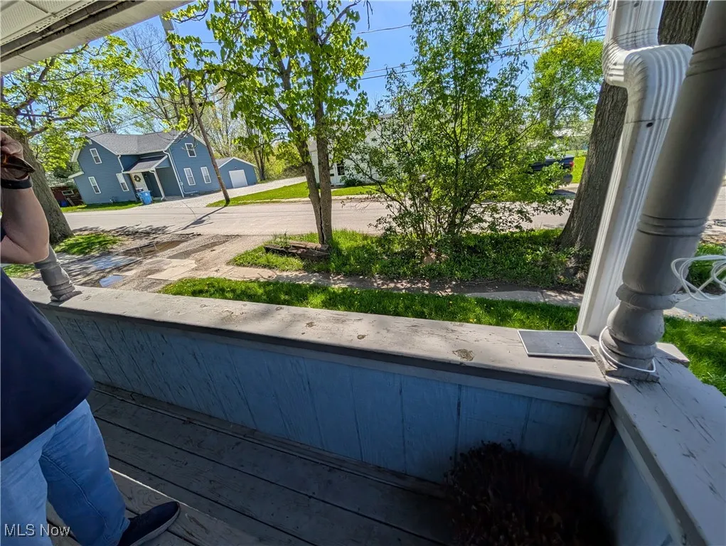 159 E Harris Ave Ravenna, OH 44266 is a 3 bed 1 full bath home with Detached garage.