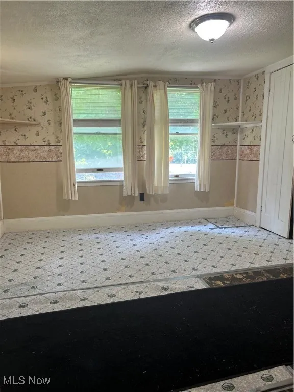 Bonus room off kitchen ( could be converted back to bedroom)