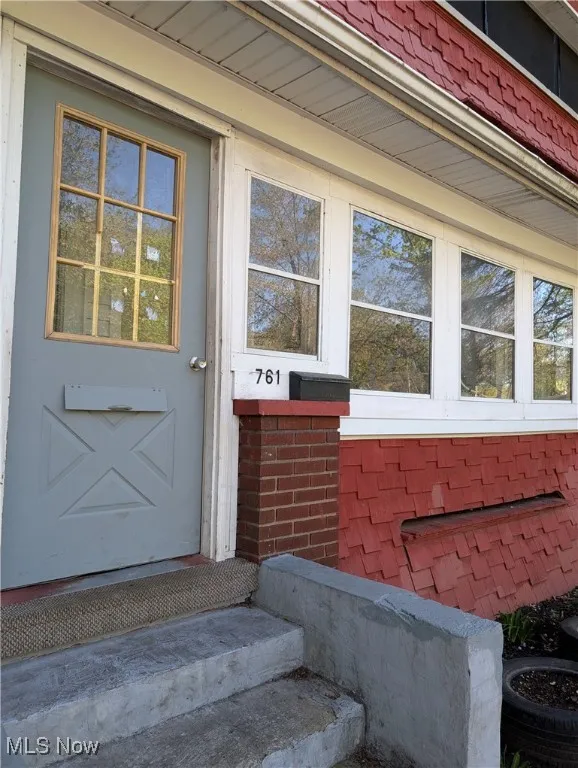 759 & 761 N Howard St Akron, OH 44310 is a Duplex. Both units are 2 bedroom 1 bath and both are occupied.