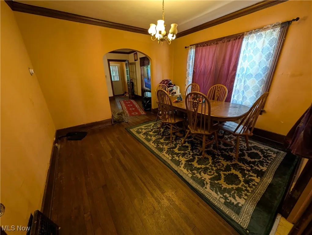 759 & 761 N Howard St Akron, OH 44310 is a Duplex. Both units are 2 bedroom 1 bath and both are occupied.