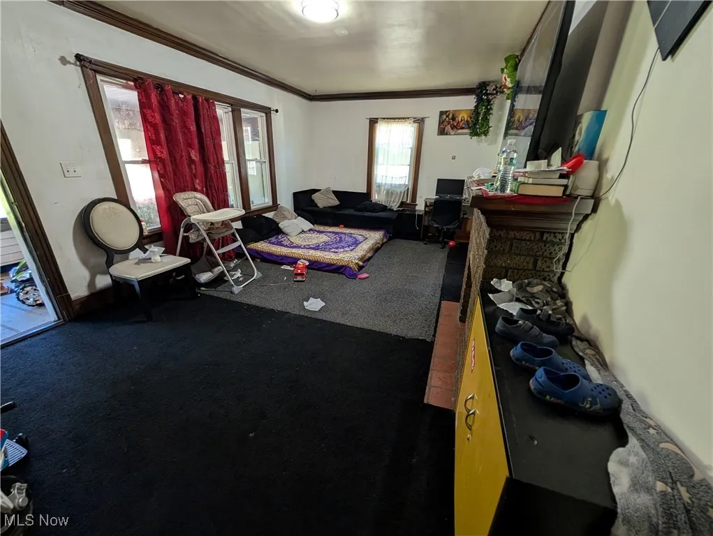 759 & 761 N Howard St Akron, OH 44310 is a Duplex. Both units are 2 bedroom 1 bath and both are occupied.